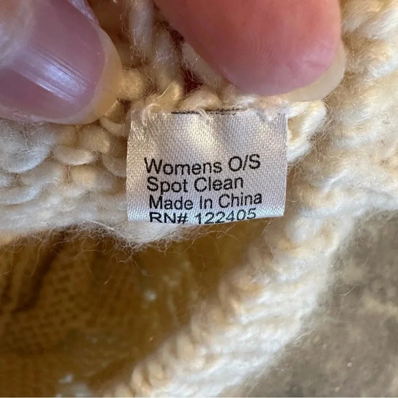 Women’s Cable Knit Cream Beanie Acrylic Hat - Picture 3 of 4